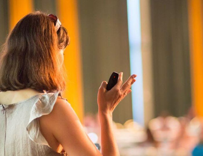 Kaip pasiruošti konferencijai, kurioje reikalingas vertimas žodžiu?